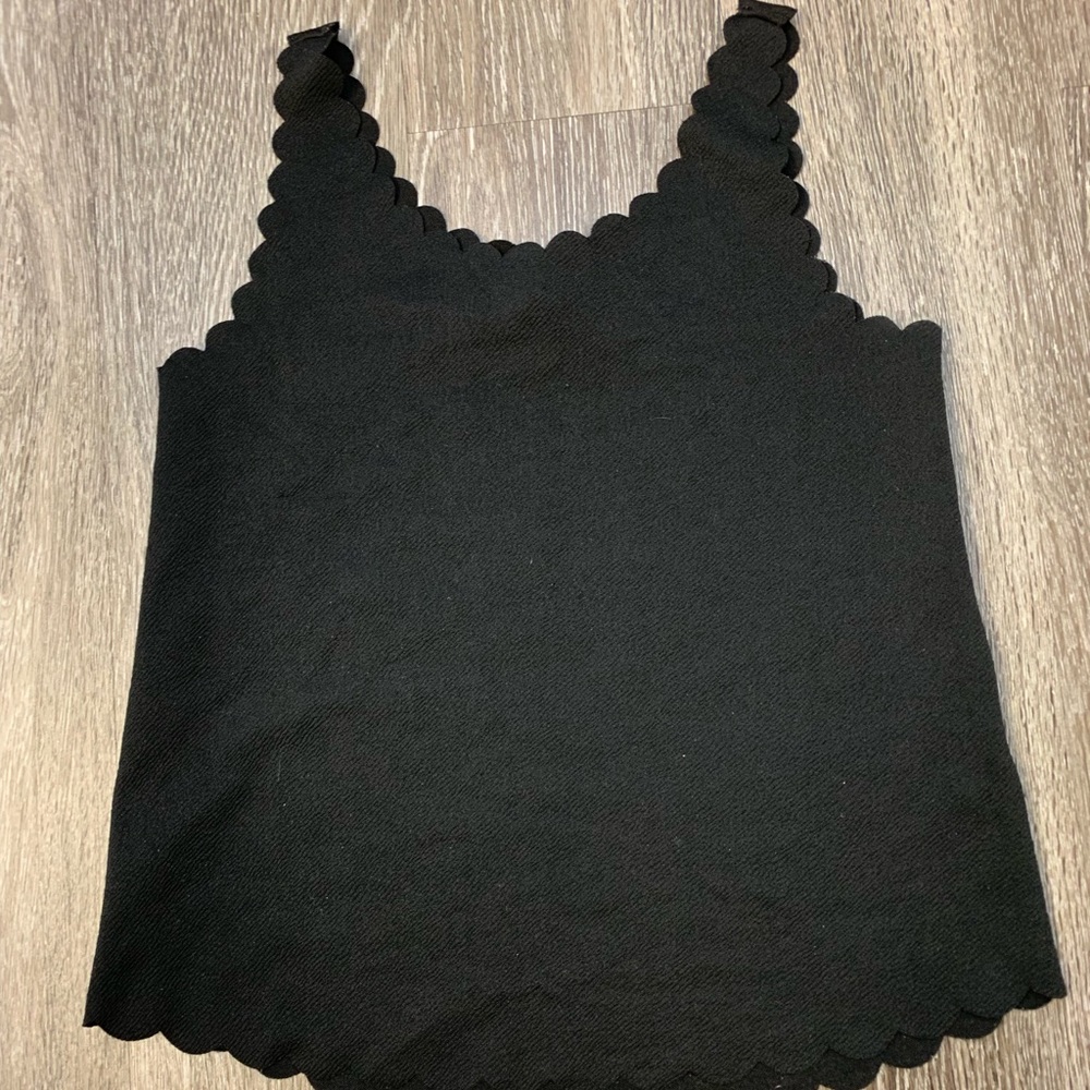 Black Scallop Trim Tank Top